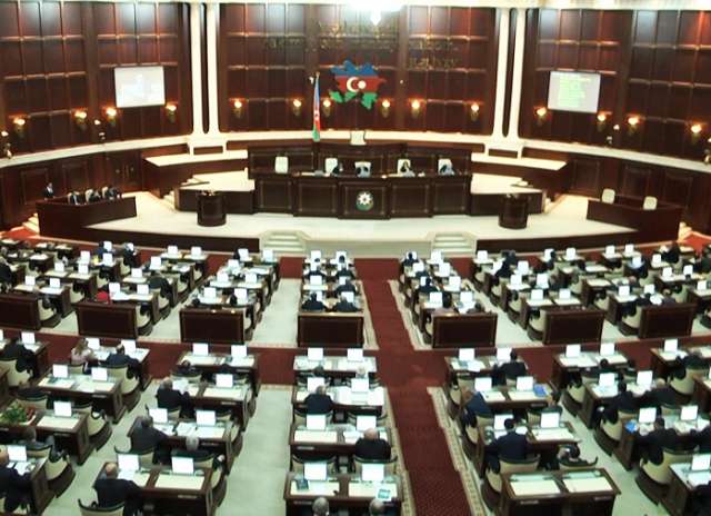 Azerbaijani parliament discussing 2017 state budget 